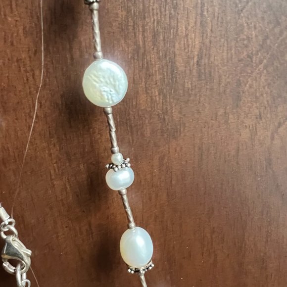 Dainty 18 inch silver necklace with pearls - Picture 2 of 3